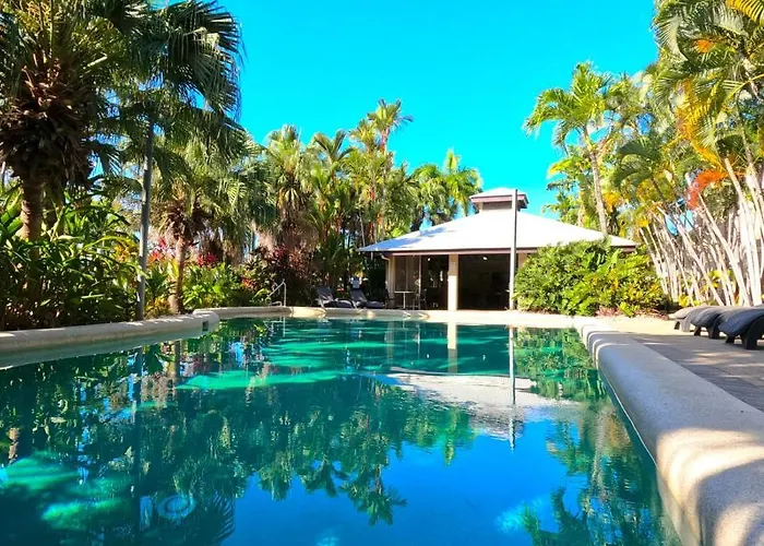 Trinity Beach Club Holiday Apartments