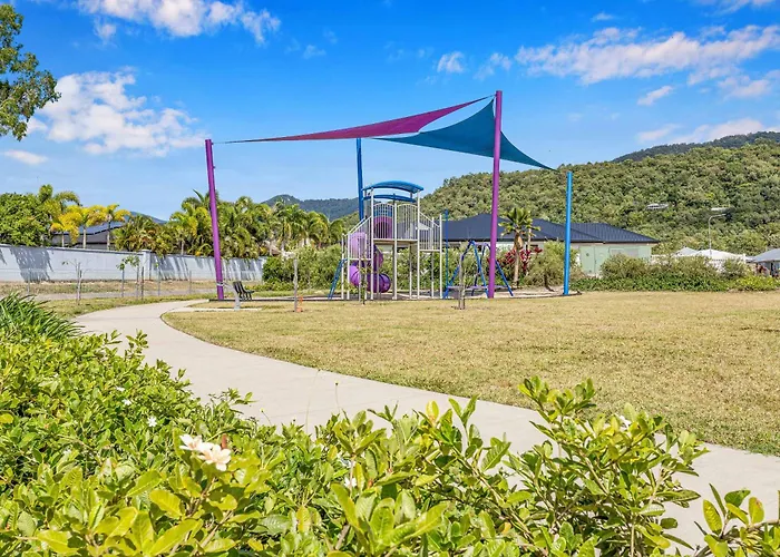 Trinity Beach 4Br Modern Getaway With Spa, Pet Friendly
