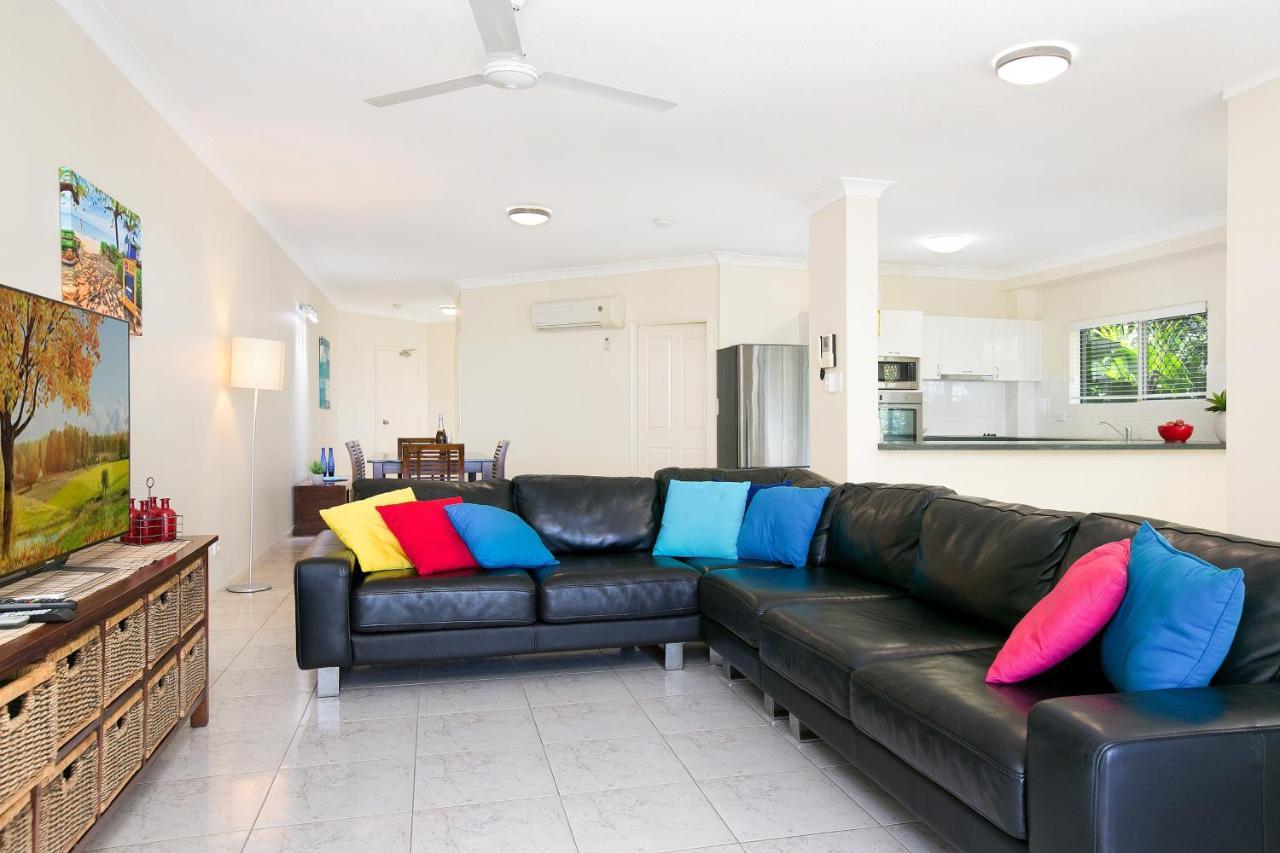The House 3br Waterfront Apartment, Own Wifi * Trinity Beach