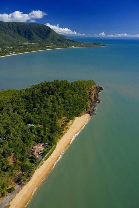 1 Bedroom Famous Beach-front Dome At Trinity Beach, Sleeps 4 *