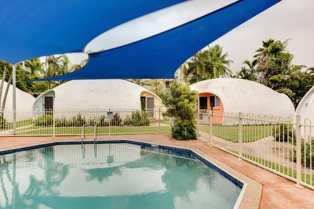 1 Bedroom Famous Beach-front Dome At Trinity Beach, Sleeps 4 Apartment
