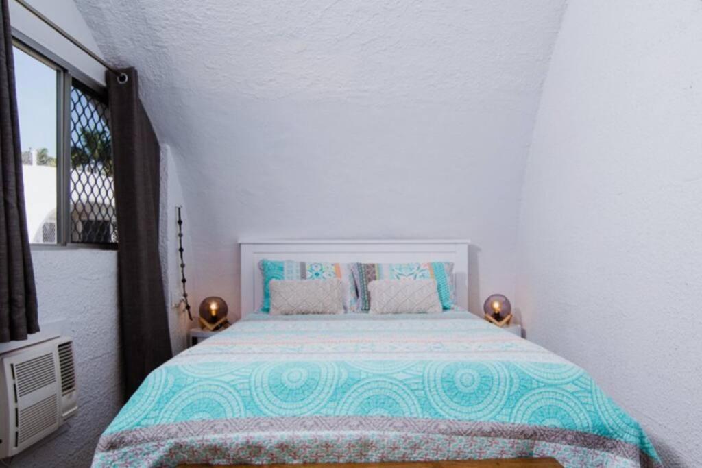 1 Bedroom Famous Beach-front Dome At Trinity Beach, Sleeps 4