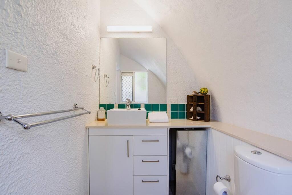 1 Bedroom Famous Beach-front Dome At Trinity Beach, Sleeps 4 *