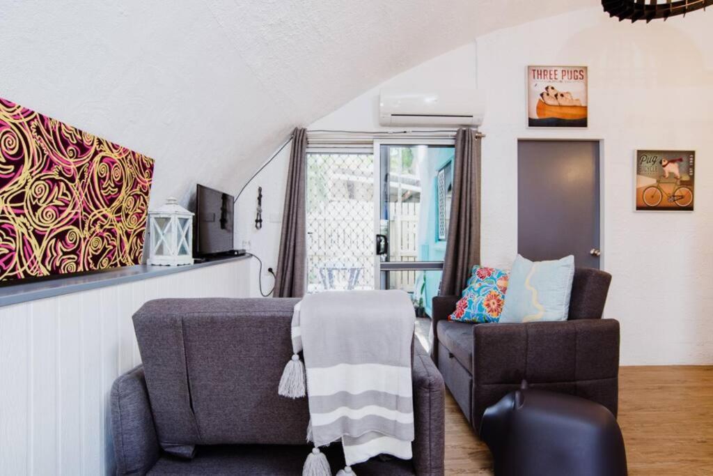 Apartment 1 Bedroom Famous Beach-front Dome At Trinity Beach, Sleeps 4 Trinity Beach