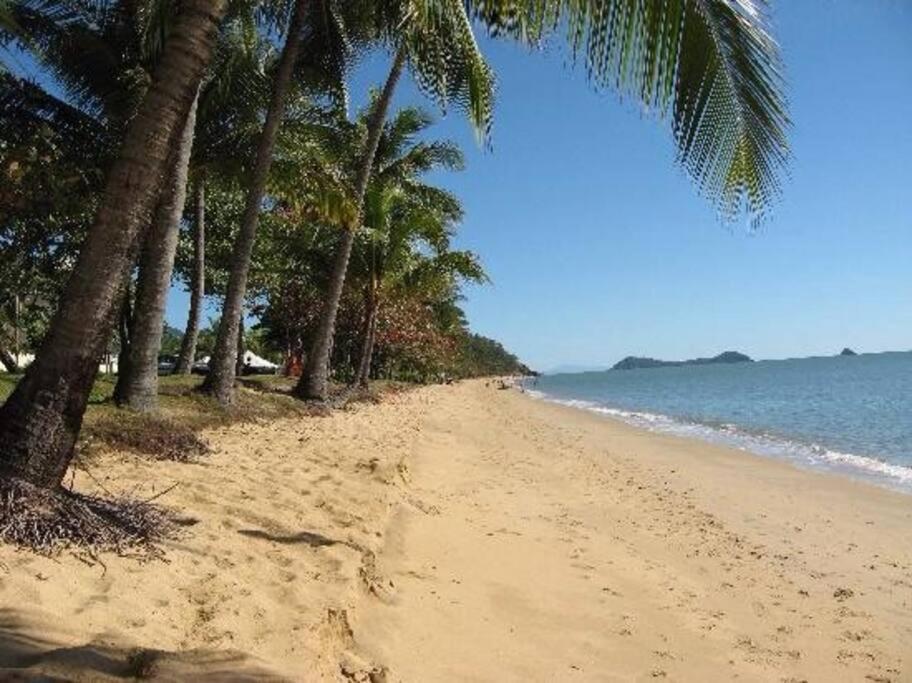 1 Bedroom Famous Beach-front Dome At Trinity Beach, Sleeps 4 Trinity Beach
