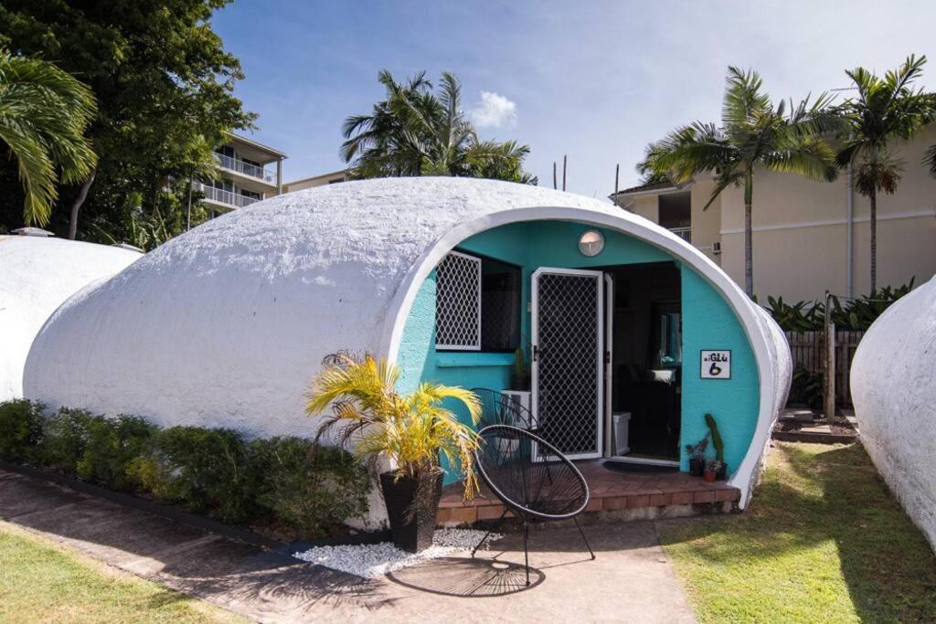 Apartment 1 Bedroom Famous Beach-front Dome At Trinity Beach, Sleeps 4 *