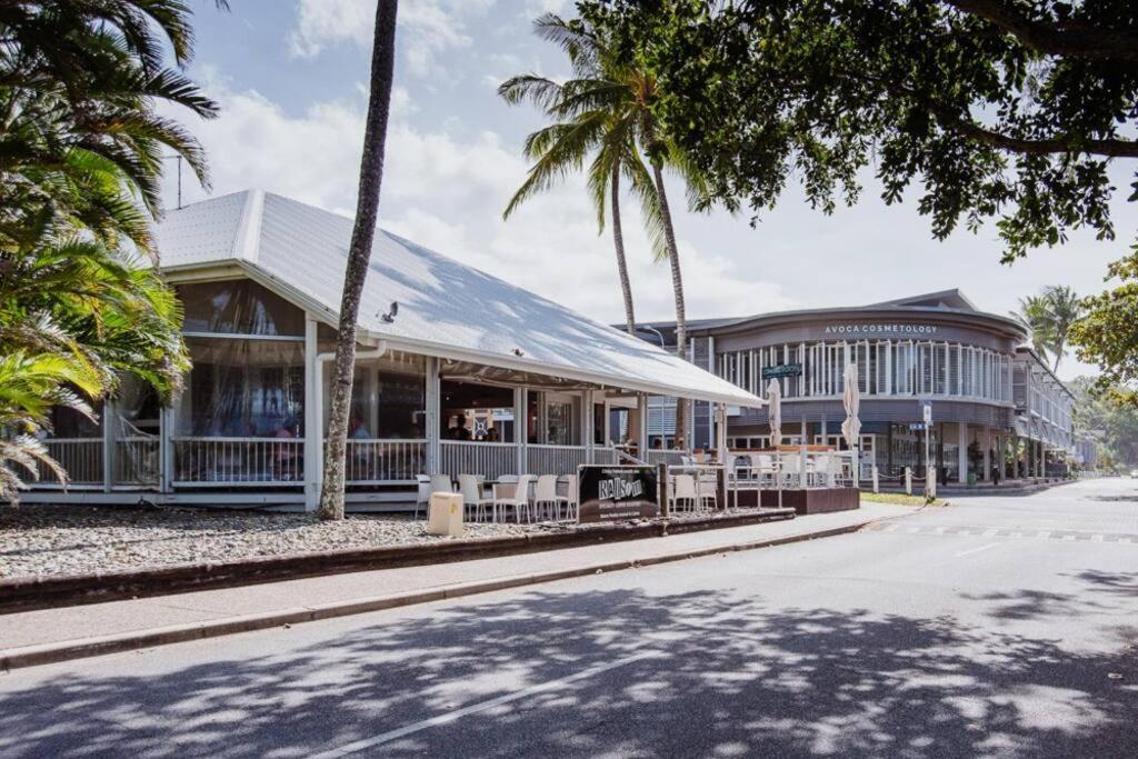 1 Bedroom Famous Beach-front Dome At Trinity Beach, Sleeps 4 *