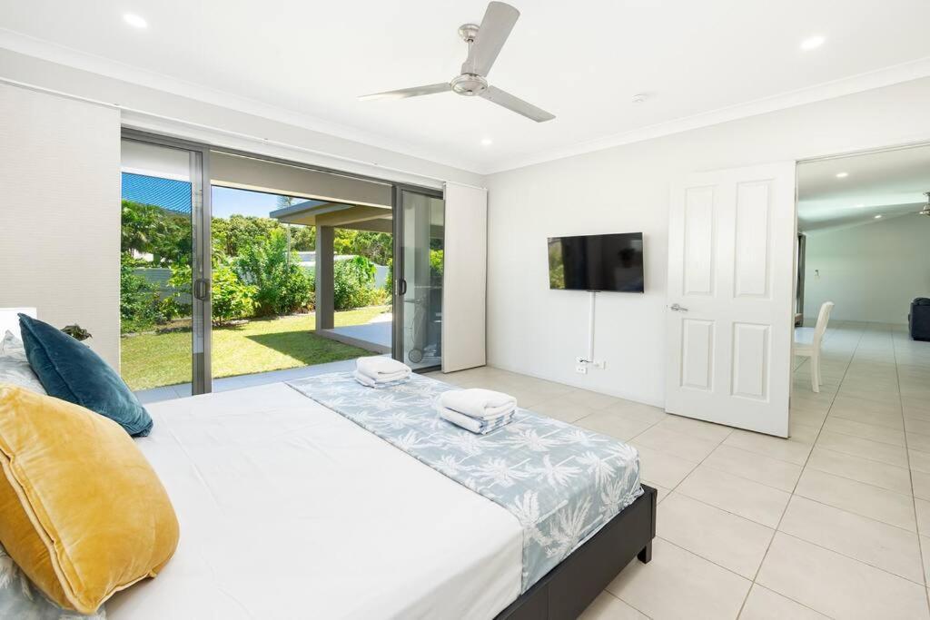 Family Paradise Elegant 4br King Bed Heated Pool And Bbq Holiday home Trinity Beach