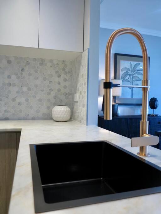 Luxury Marina View Cairns *