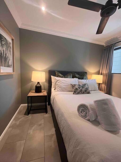 Apartment Luxury Marina View Cairns Trinity Beach