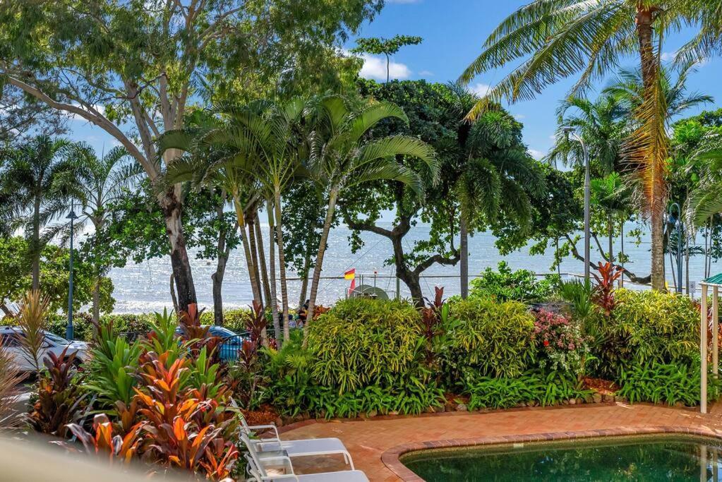 'seashells' A Tropical Beachfront Escape *