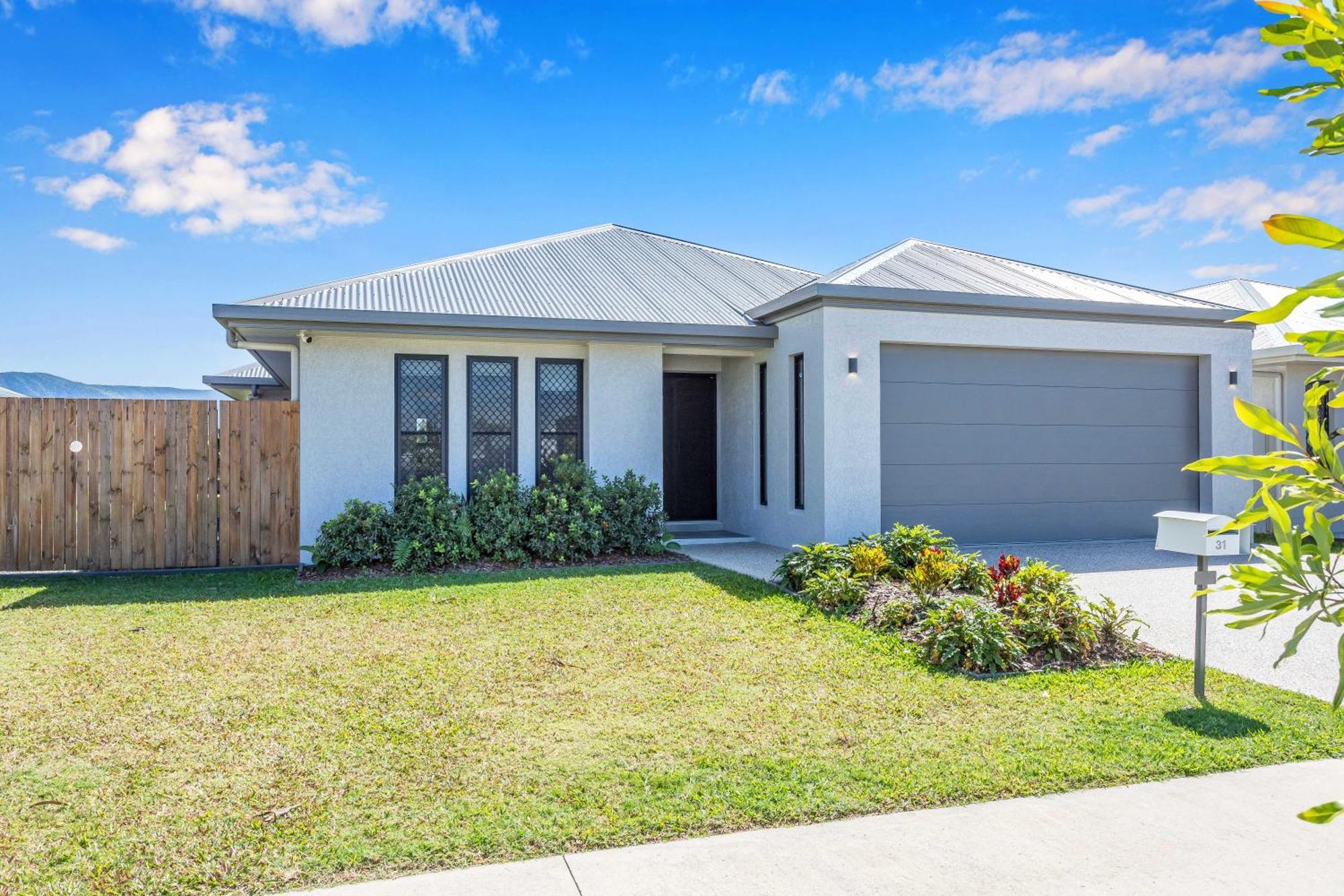 Trinity 4br Modern Getaway With Spa, Pet Friendly *