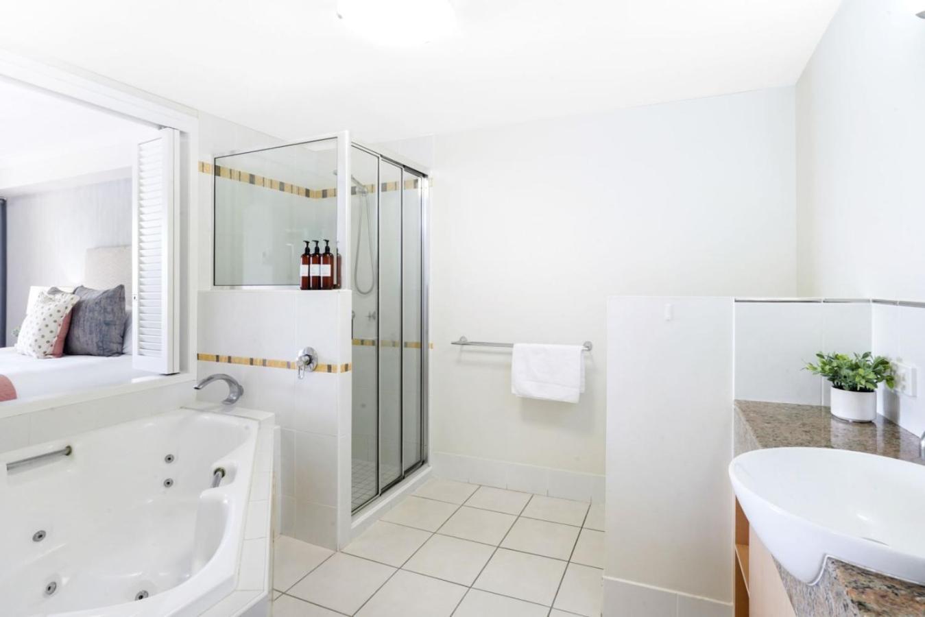 Waves & Wonders Ocean View Apartment