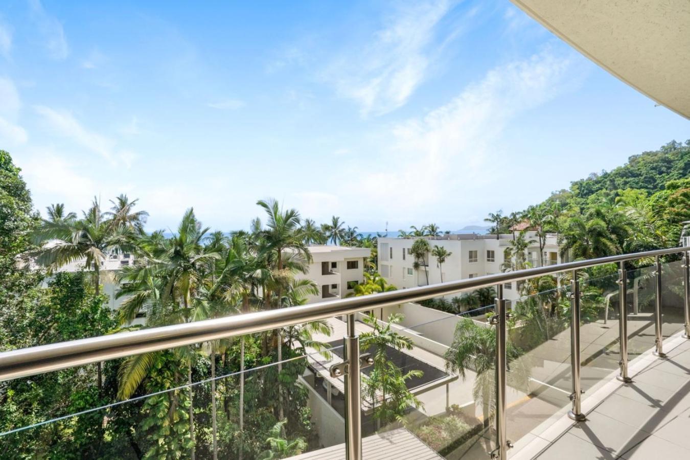 Waves & Wonders Ocean View Apartment *