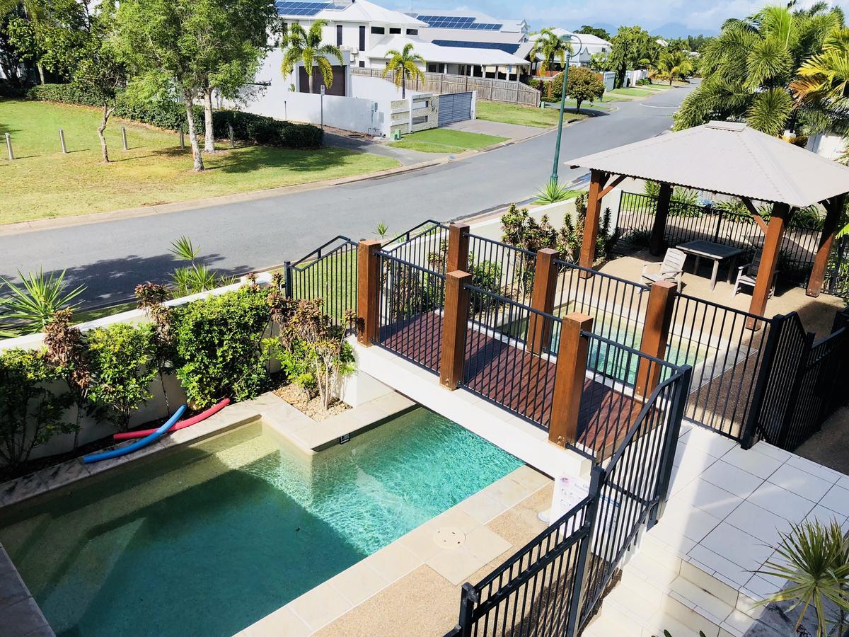Luxury Marina View Cairns Apartment