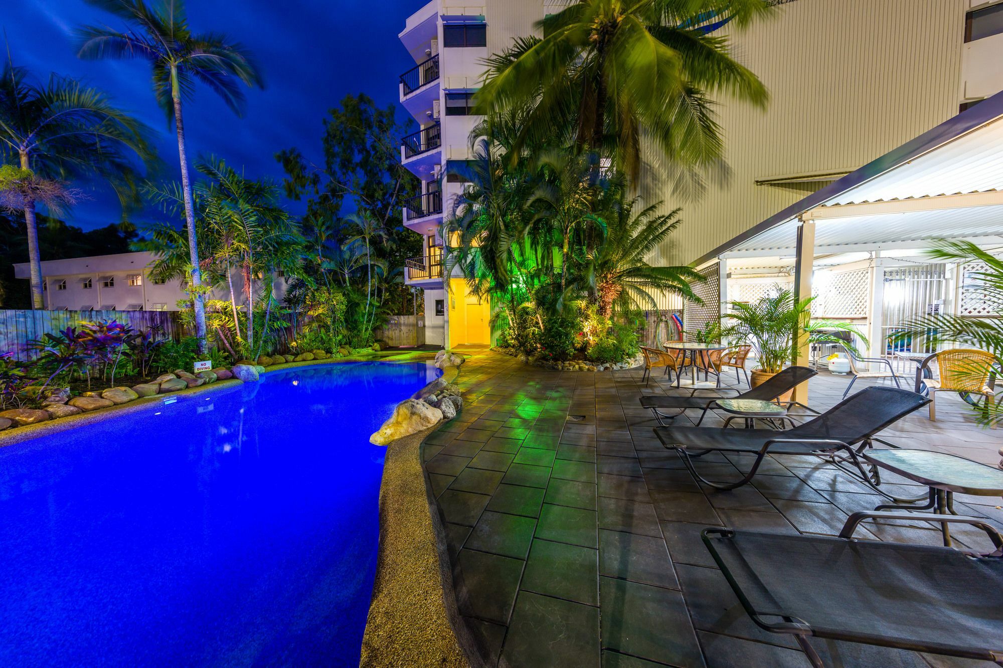 Aparthotel Amaroo At Trinity 4*