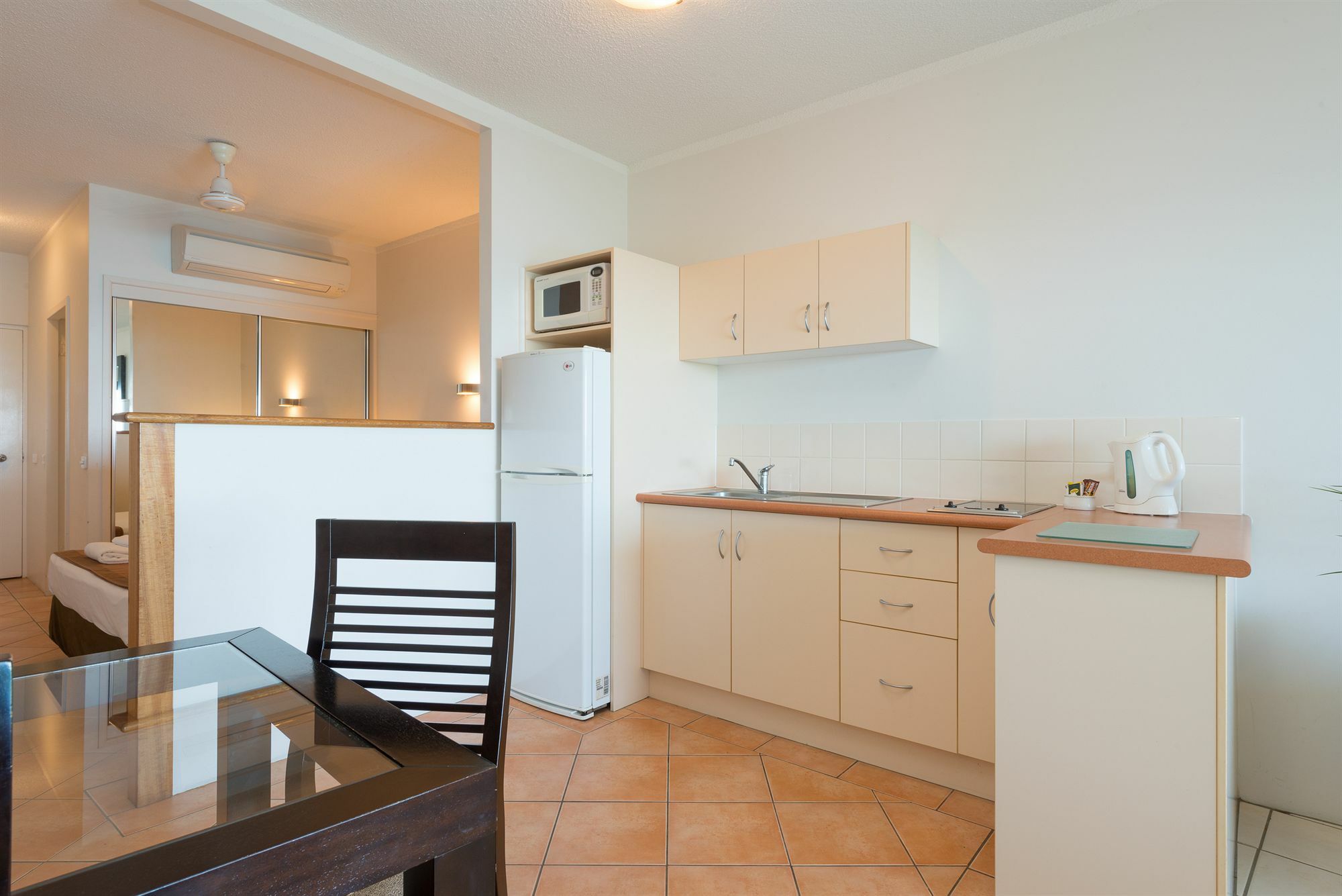 Aparthotel Amaroo At Trinity 4*