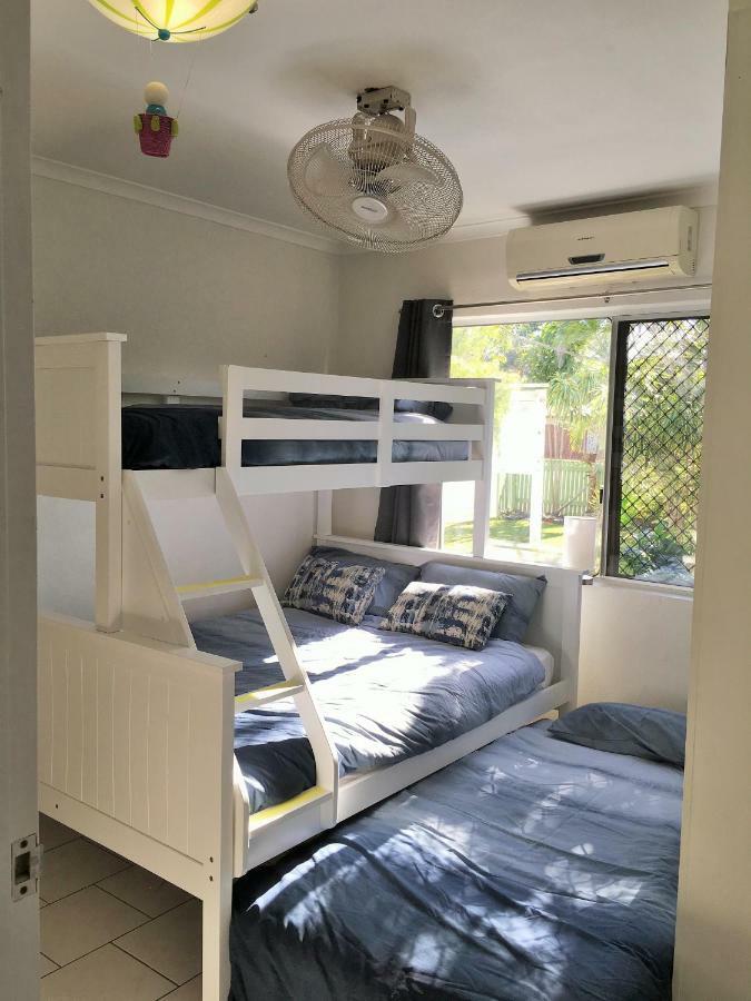 Heated Pool & Tropical Private Open Space Holiday home Trinity Beach